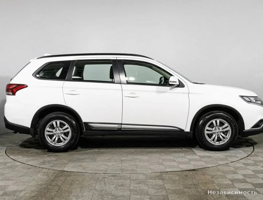 Mitsubishi Outlander 2022 с пробегом — фото 4