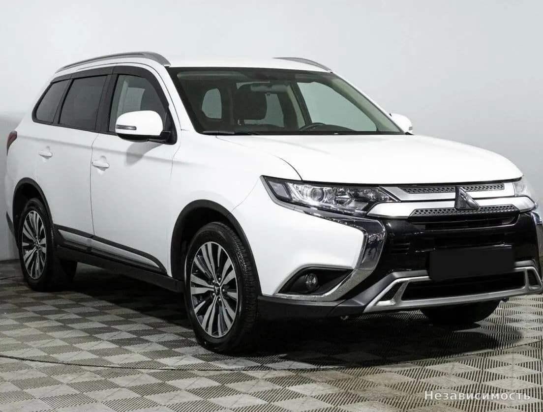 Mitsubishi Outlander 2021 с пробегом — фото 3