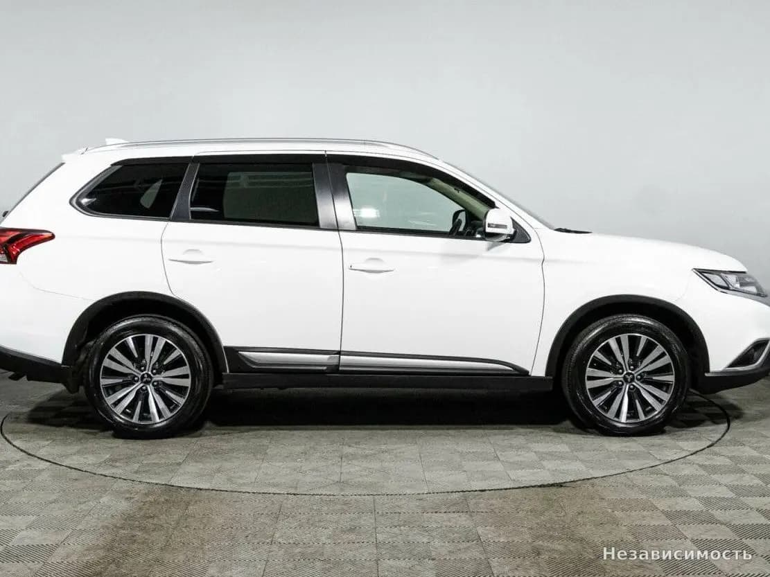 Mitsubishi Outlander 2021 с пробегом — фото 4