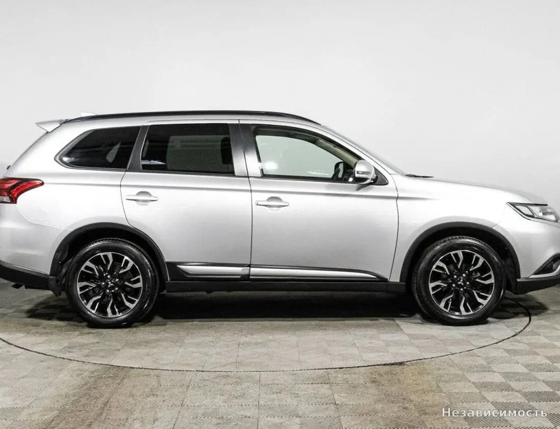 Mitsubishi Outlander 2022 с пробегом — фото 4