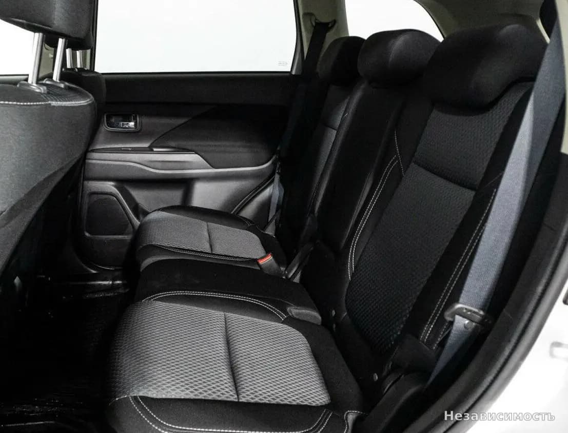 Mitsubishi Outlander 2022 с пробегом — фото 10