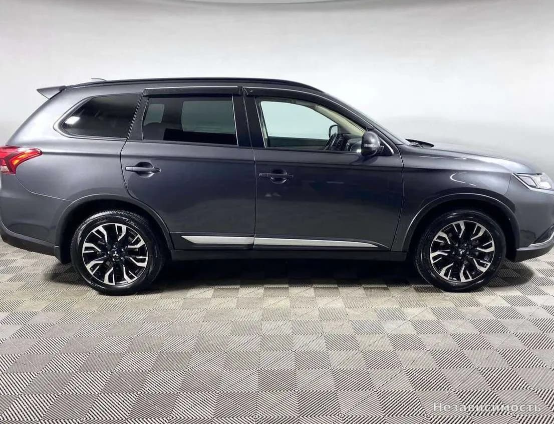 Mitsubishi Outlander 2021 с пробегом — фото 4