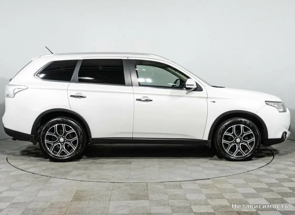 Mitsubishi Outlander 2014 с пробегом — фото 4