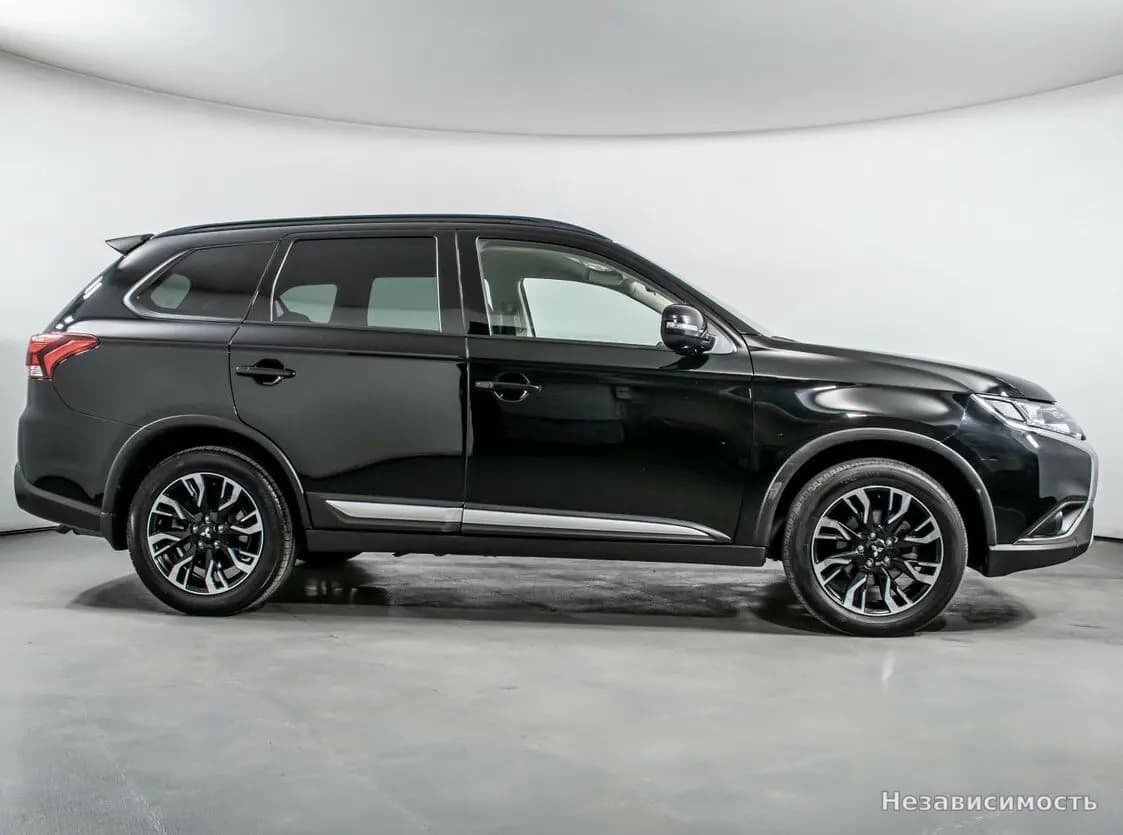 Mitsubishi Outlander 2022 с пробегом — фото 4