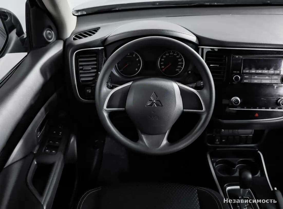 Mitsubishi Outlander 2020 с пробегом — фото 10
