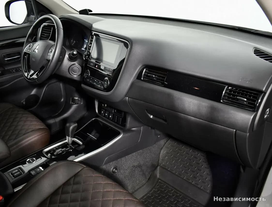 Mitsubishi Outlander 2019 с пробегом — фото 9