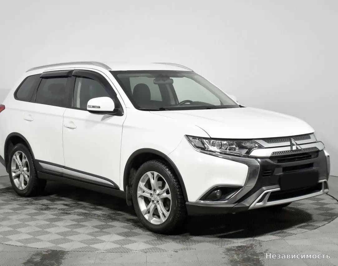 Mitsubishi Outlander 2020 с пробегом — фото 3