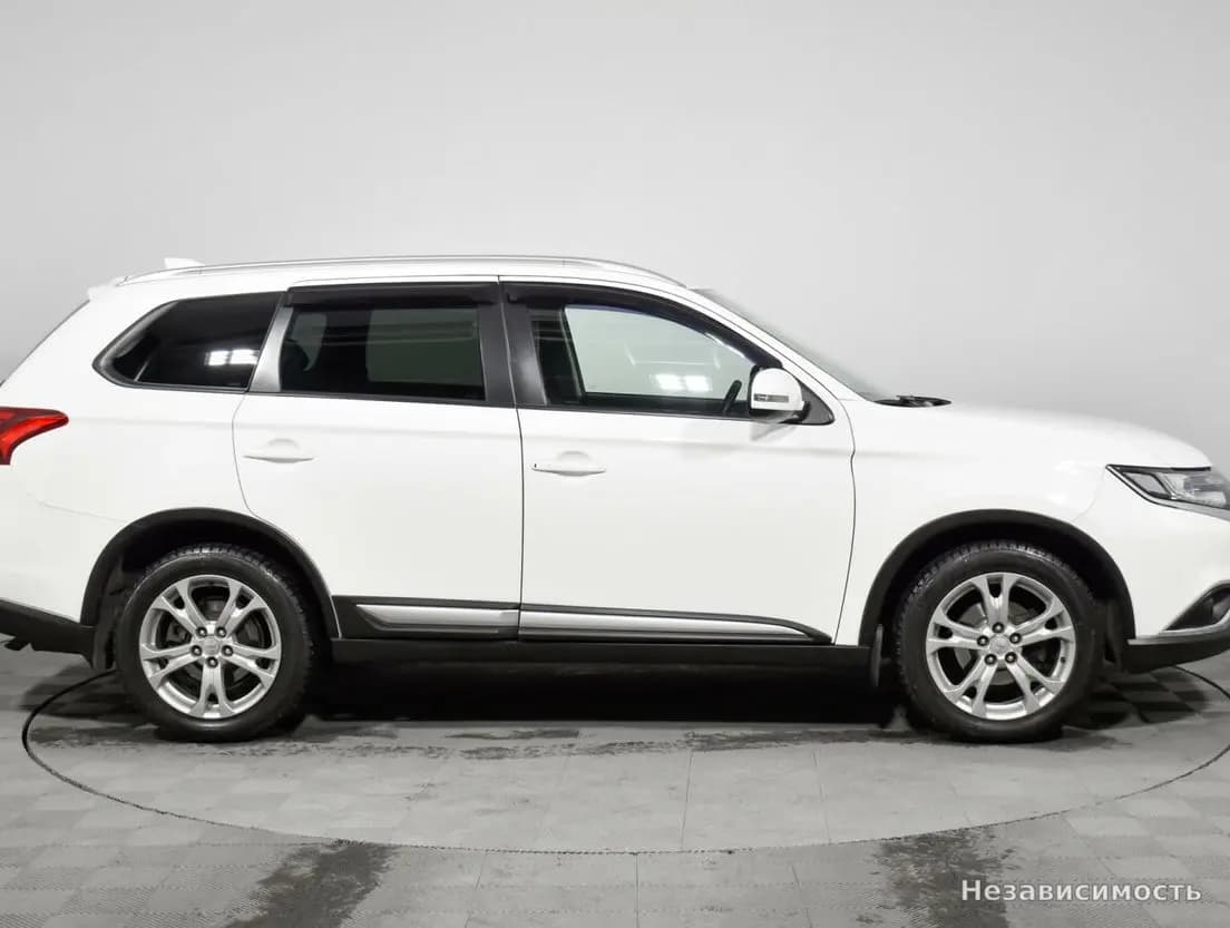Mitsubishi Outlander 2020 с пробегом — фото 4