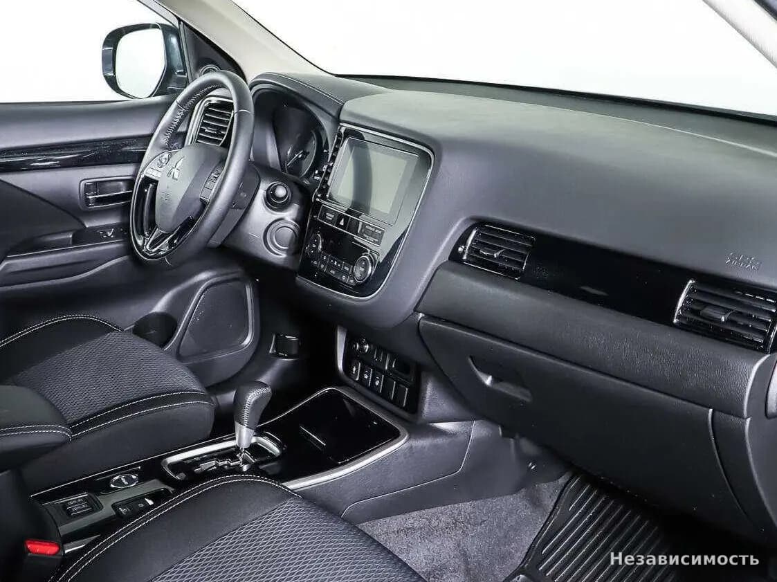 Mitsubishi Outlander 2020 с пробегом — фото 9
