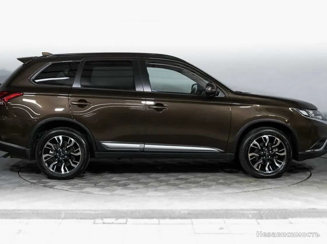 Mitsubishi Outlander 2021 с пробегом — фото 4