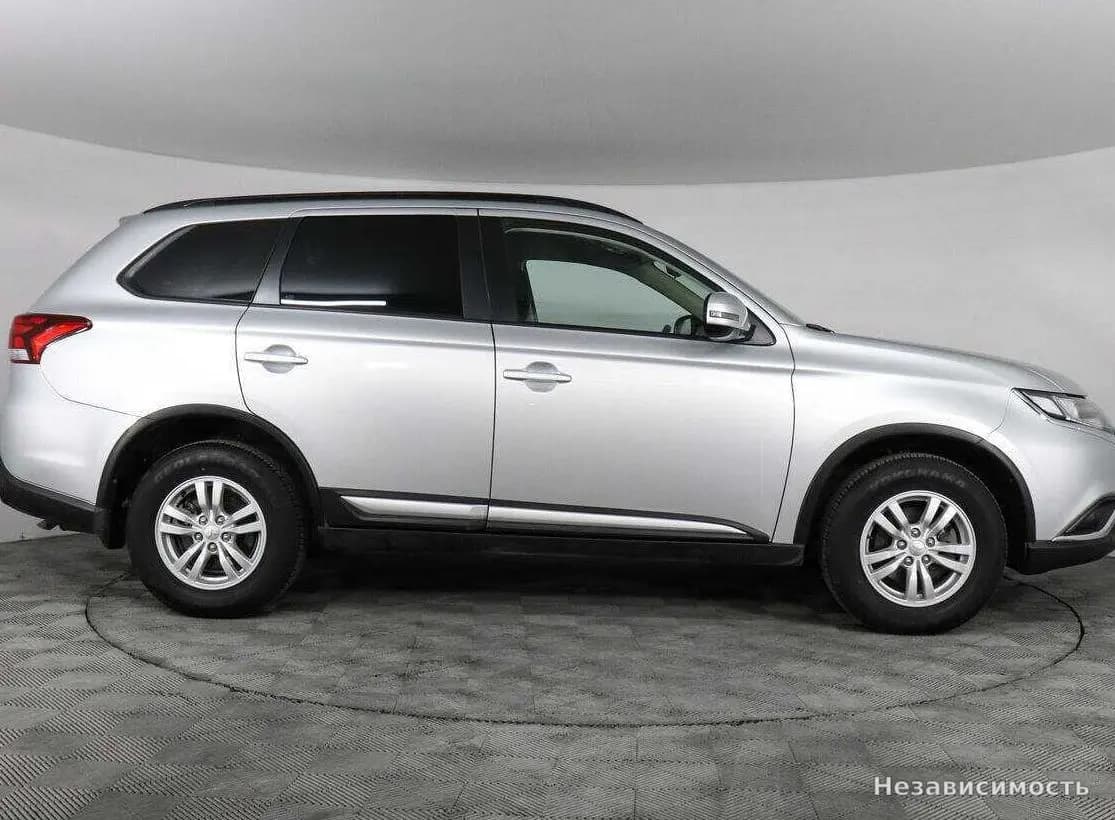 Mitsubishi Outlander 2022 с пробегом — фото 4