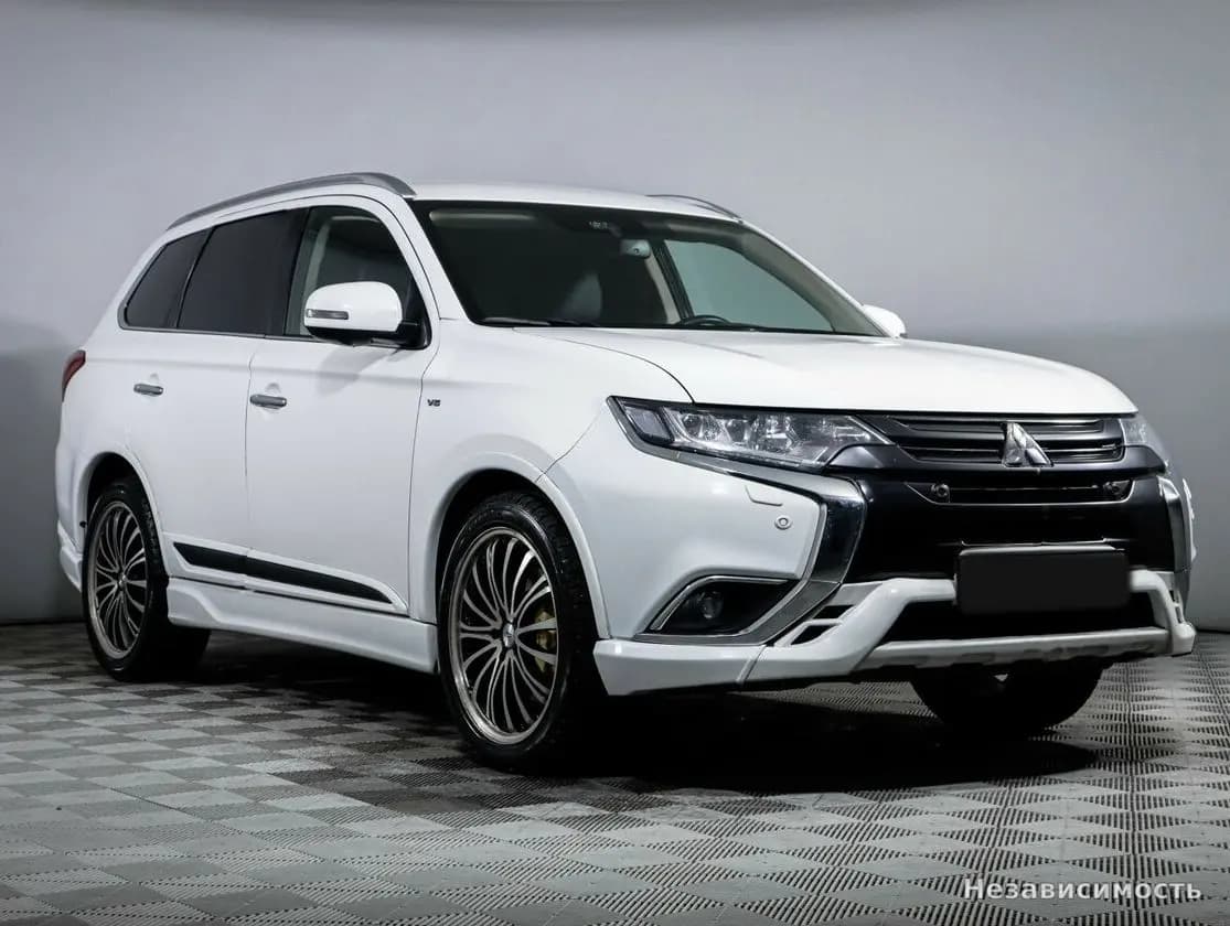 Mitsubishi Outlander 2018 с пробегом — фото 3