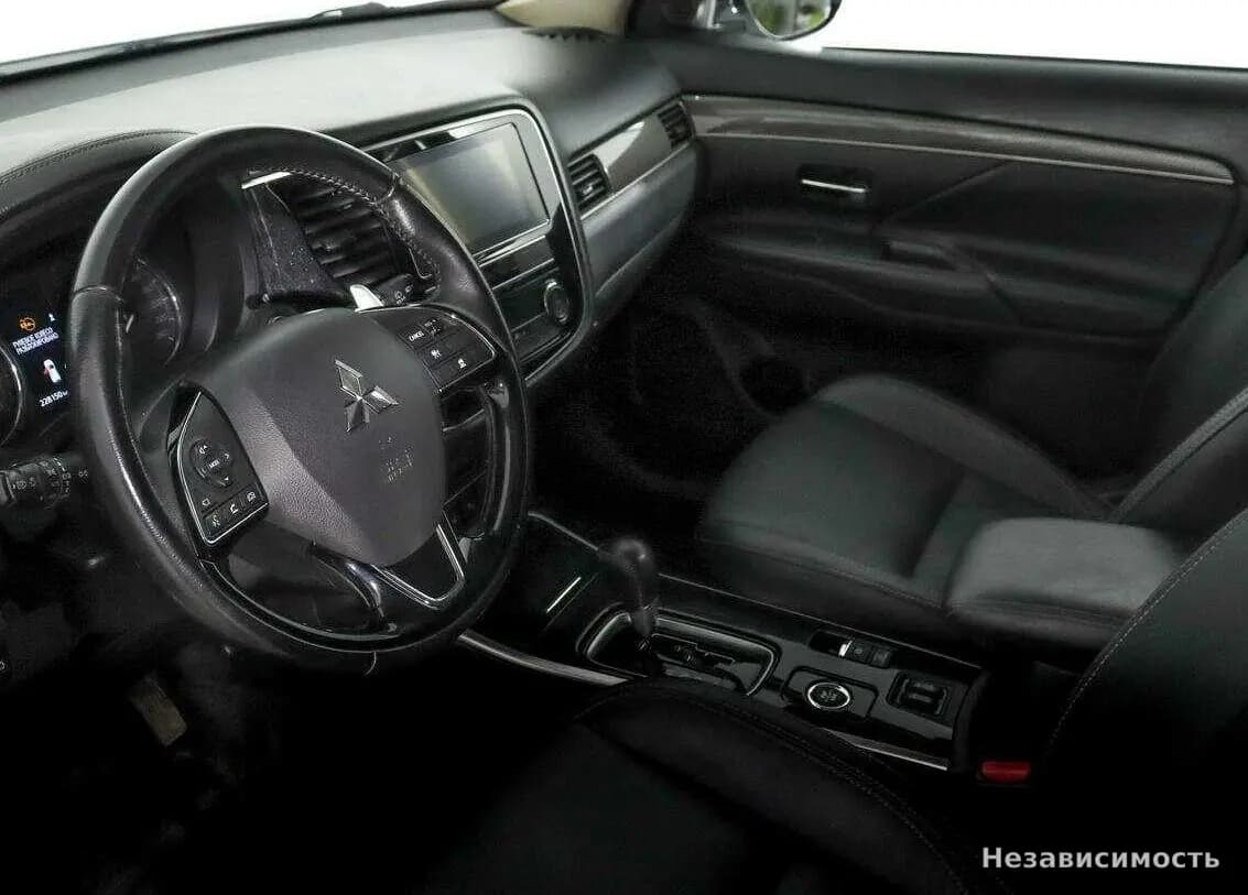 Mitsubishi Outlander 2019 с пробегом — фото 10
