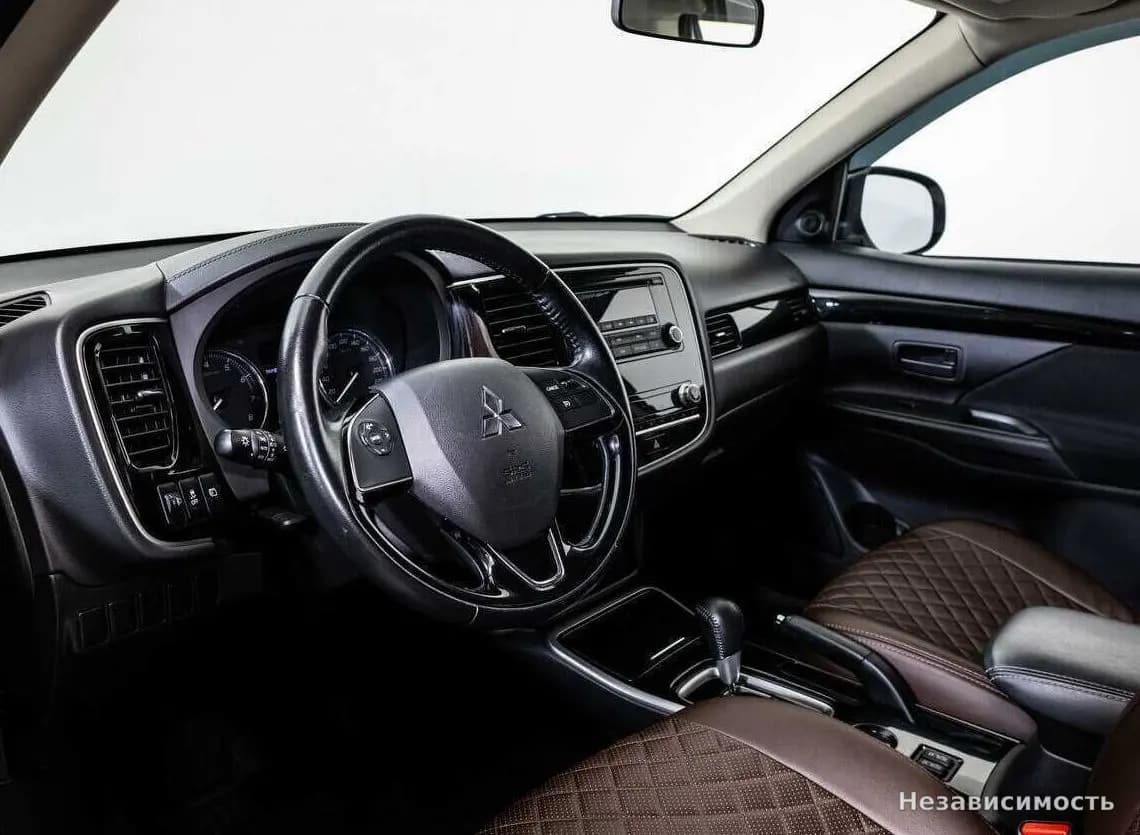 Mitsubishi Outlander 2020 с пробегом — фото 9
