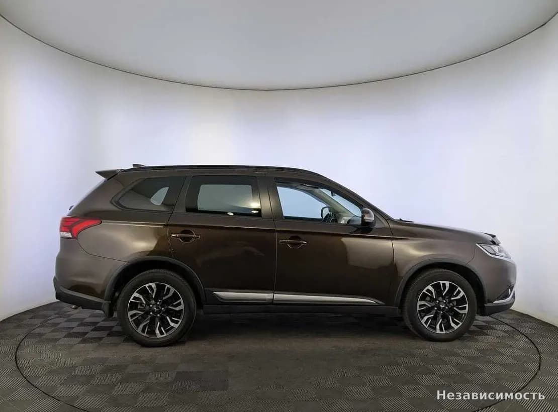 Mitsubishi Outlander 2022 с пробегом — фото 4