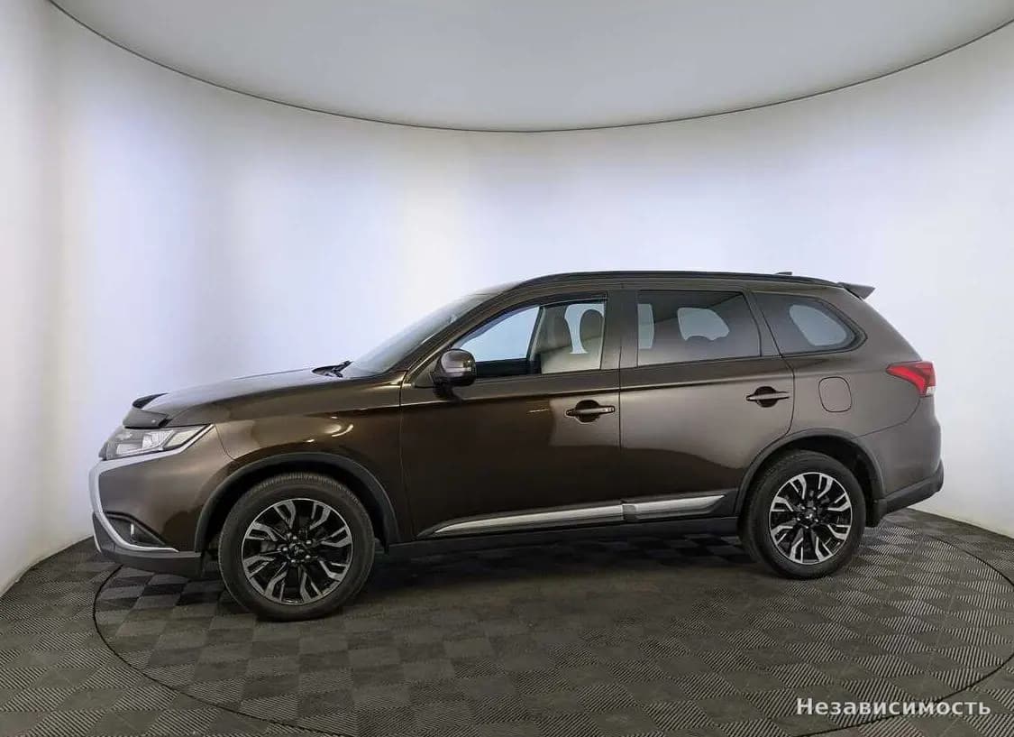Mitsubishi Outlander 2022 с пробегом — фото 8