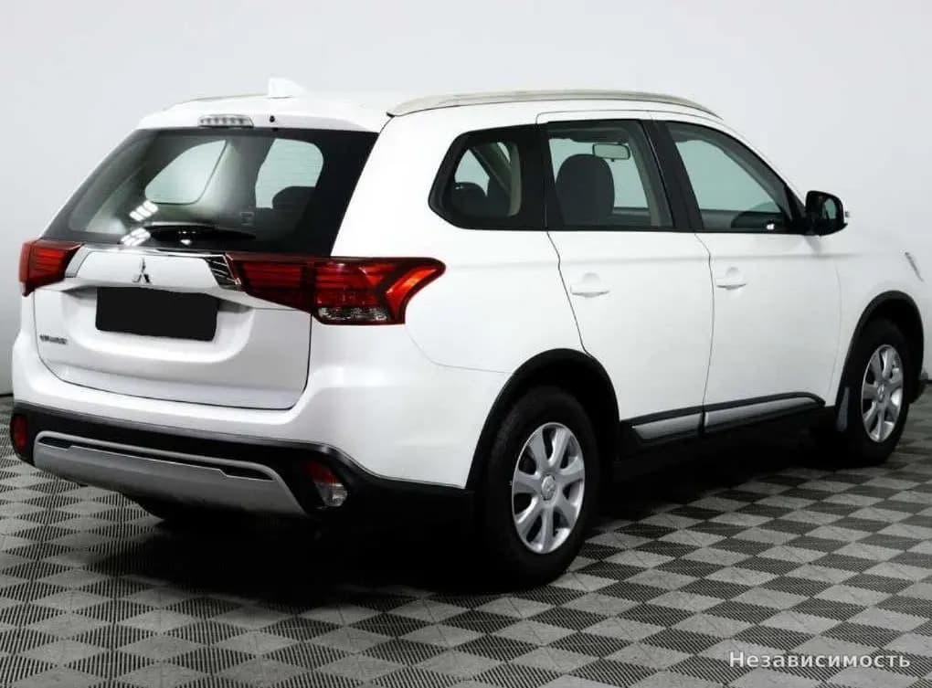 Mitsubishi Outlander 2021 с пробегом — фото 4