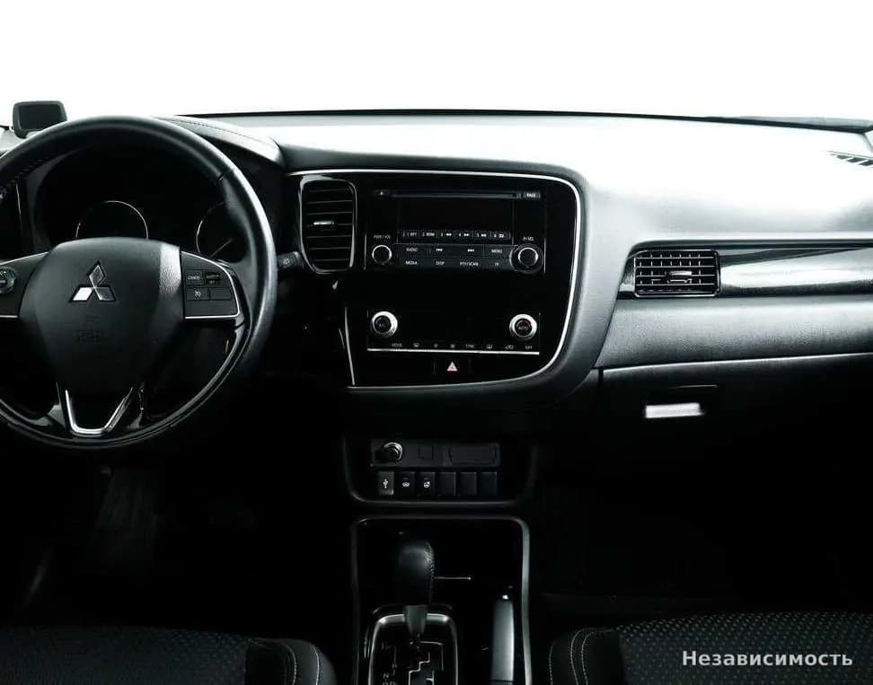 Mitsubishi Outlander 2021 с пробегом — фото 9