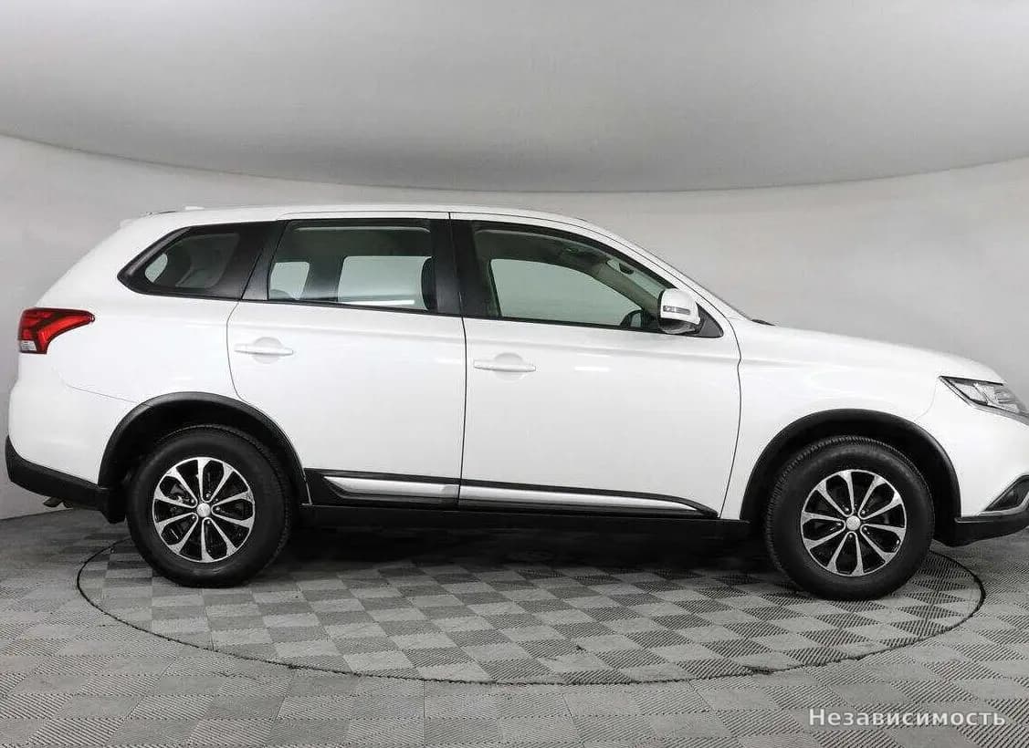 Mitsubishi Outlander 2020 с пробегом — фото 4