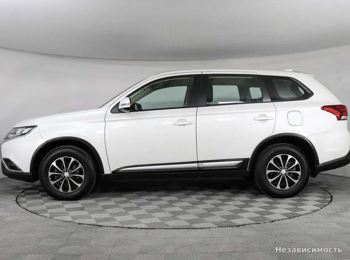 Mitsubishi Outlander 2020 с пробегом — фото 8