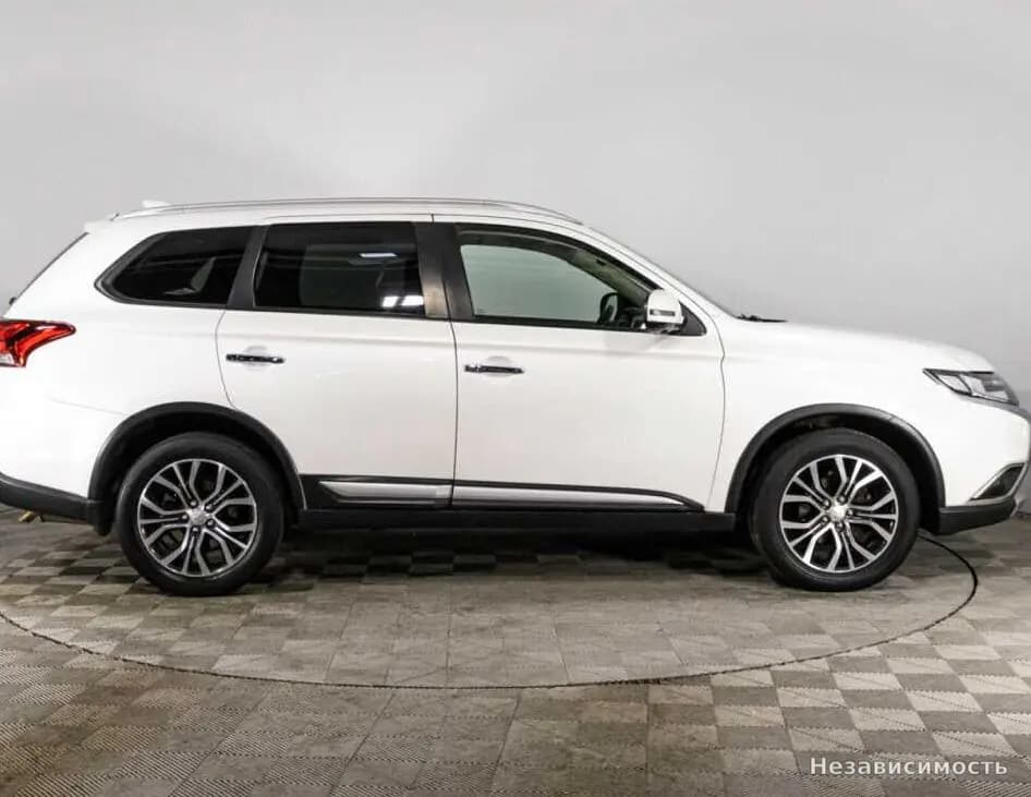 Mitsubishi Outlander 2018 с пробегом — фото 4