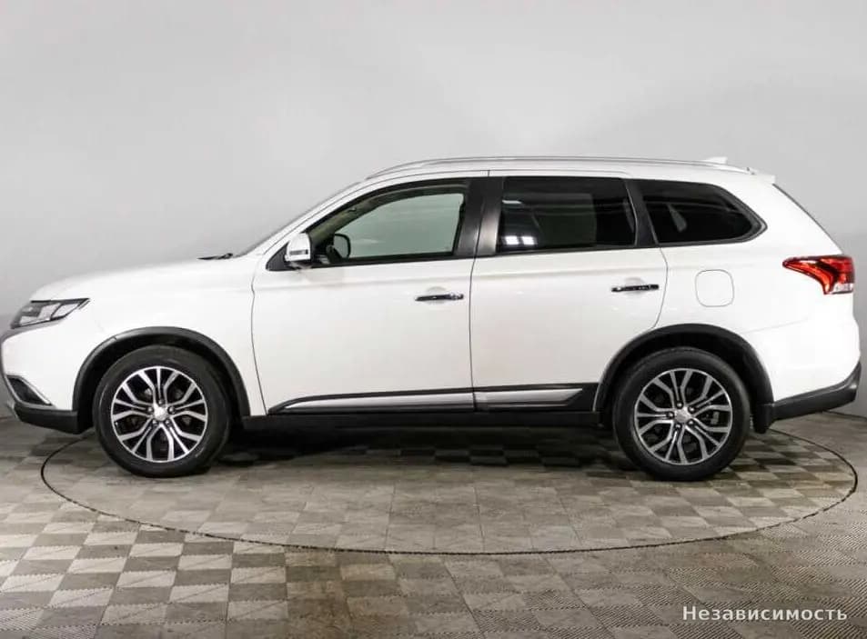 Mitsubishi Outlander 2018 с пробегом — фото 8