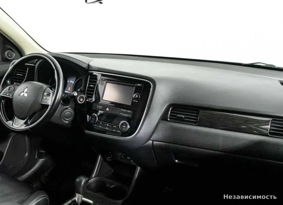 Mitsubishi Outlander 2016 с пробегом — фото 9