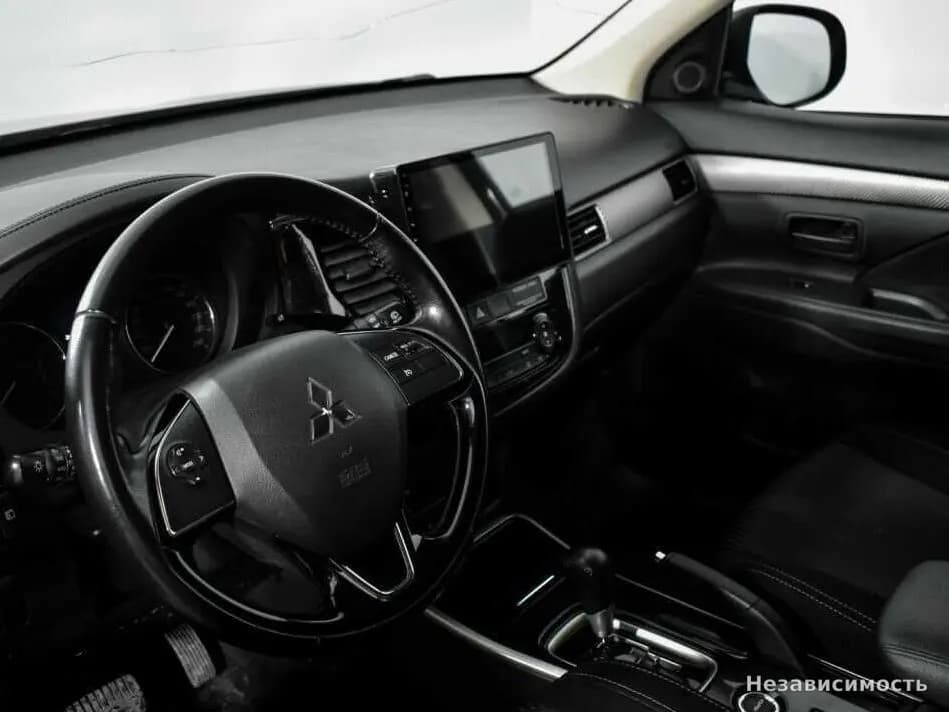 Mitsubishi Outlander 2017 с пробегом — фото 9