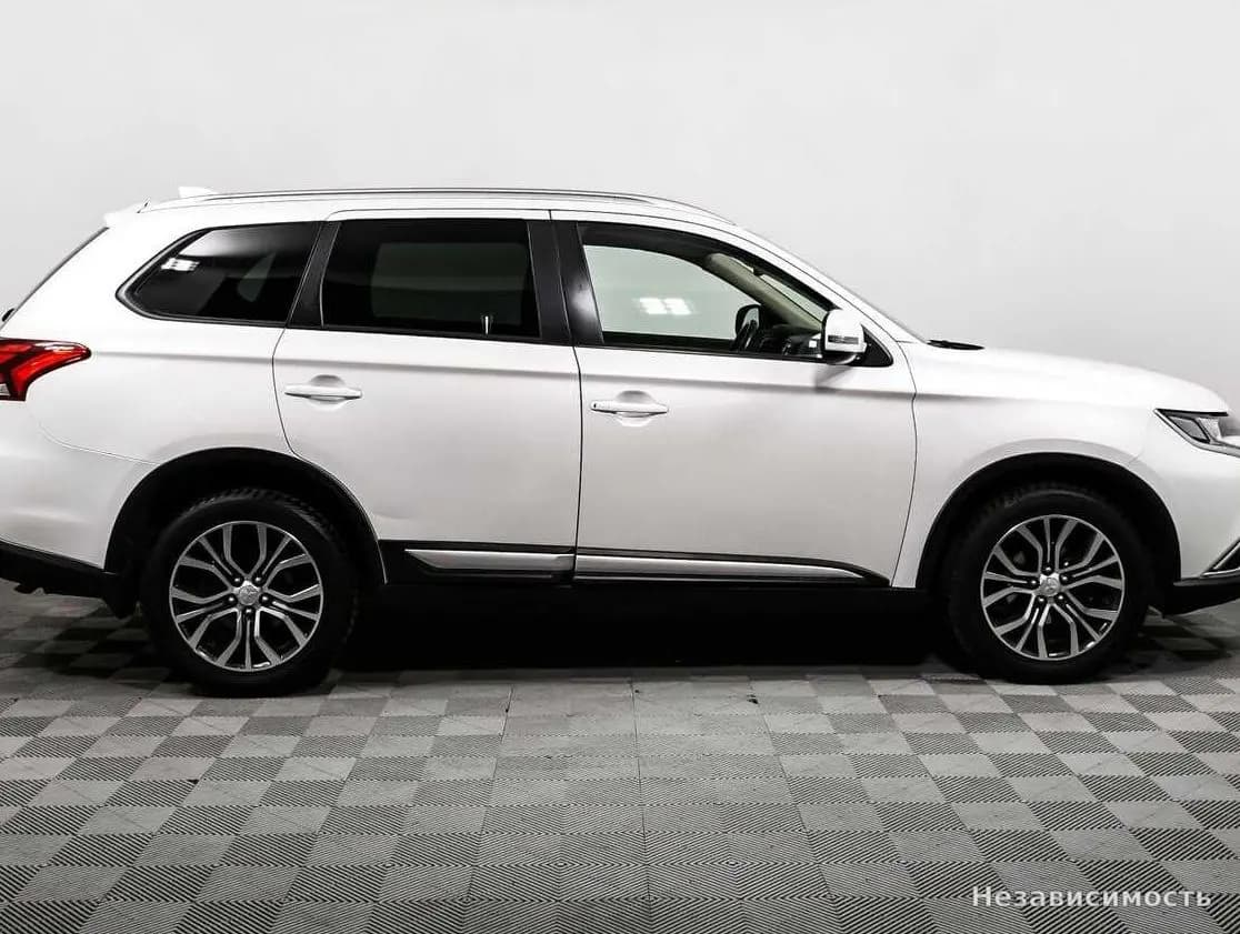 Mitsubishi Outlander 2017 с пробегом — фото 4