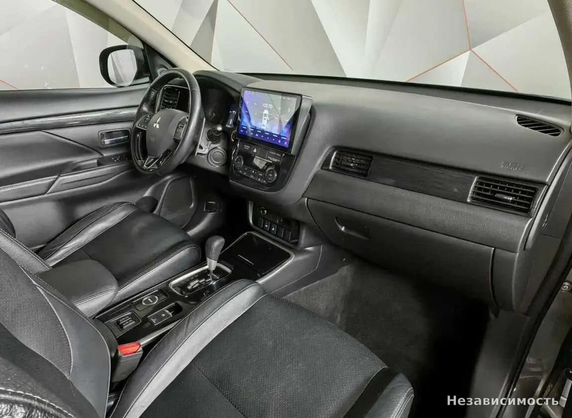 Mitsubishi Outlander 2017 с пробегом — фото 9