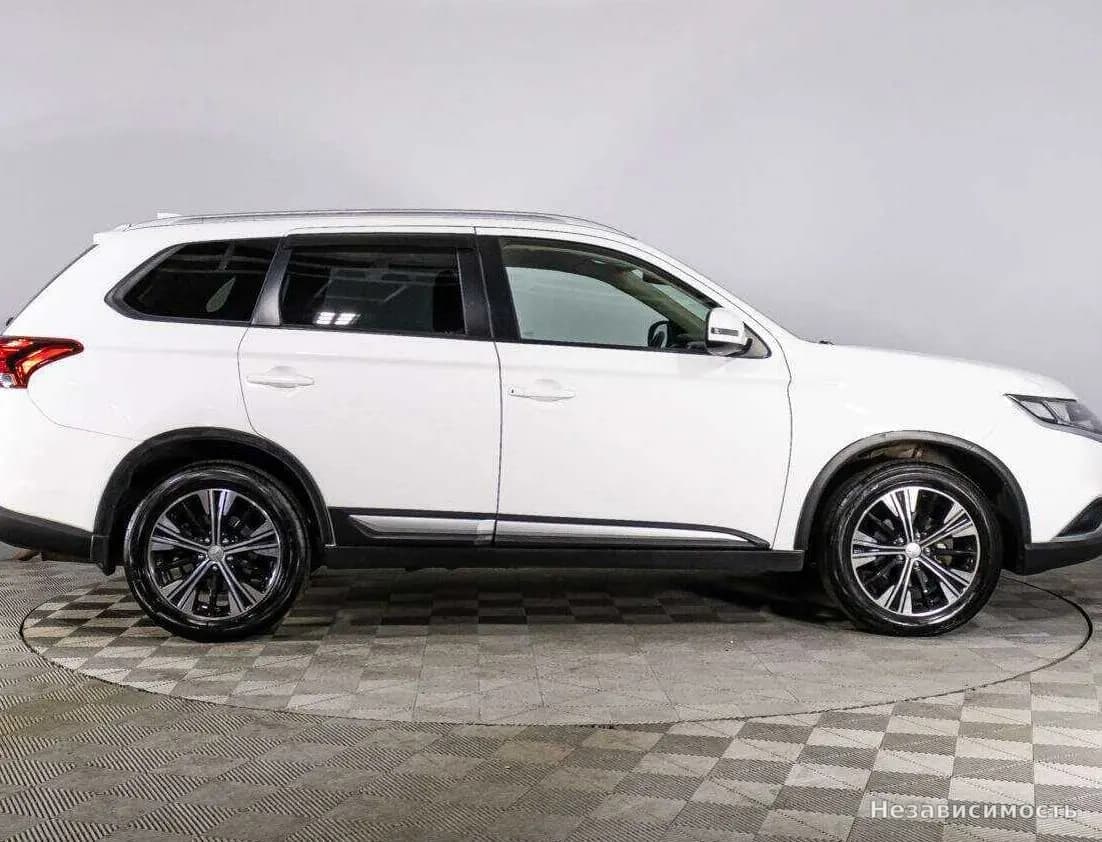 Mitsubishi Outlander 2019 с пробегом — фото 4