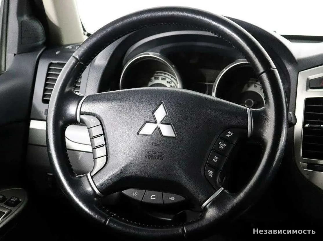 Mitsubishi Pajero 2015 с пробегом — фото 10