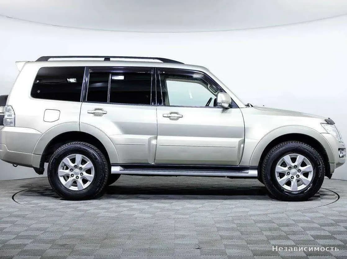 Mitsubishi Pajero 2014 с пробегом — фото 3