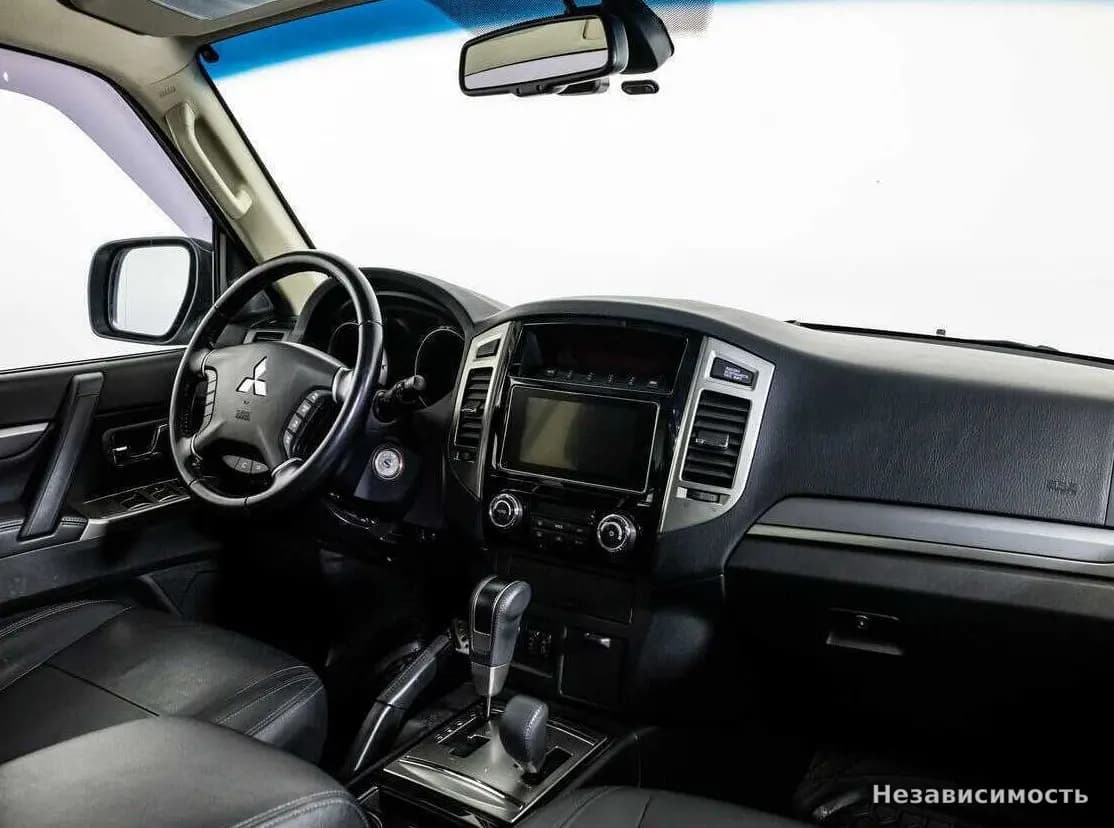 Mitsubishi Pajero 2017 с пробегом — фото 9