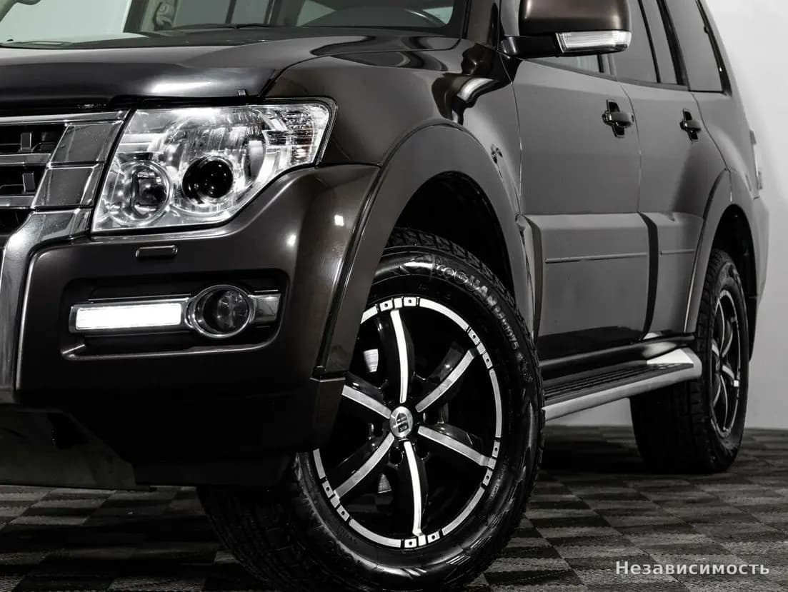 Mitsubishi Pajero 2017 с пробегом — фото 2