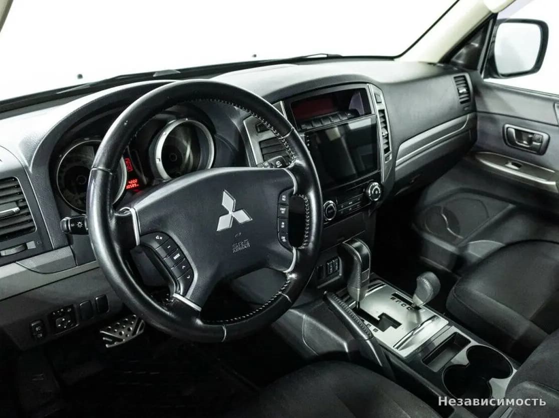 Mitsubishi Pajero 2015 с пробегом — фото 10