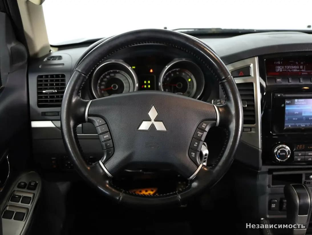 Mitsubishi Pajero 2015 с пробегом — фото 10
