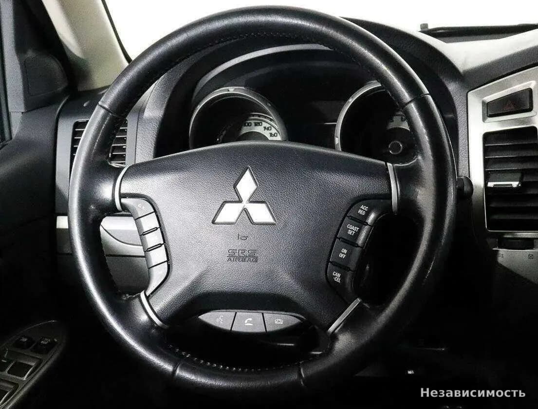 Mitsubishi Pajero 2018 с пробегом — фото 10