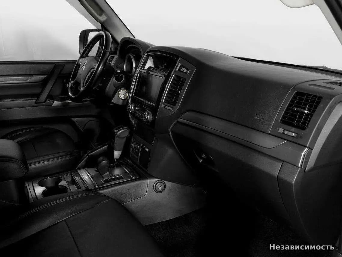 Mitsubishi Pajero 2017 с пробегом — фото 9