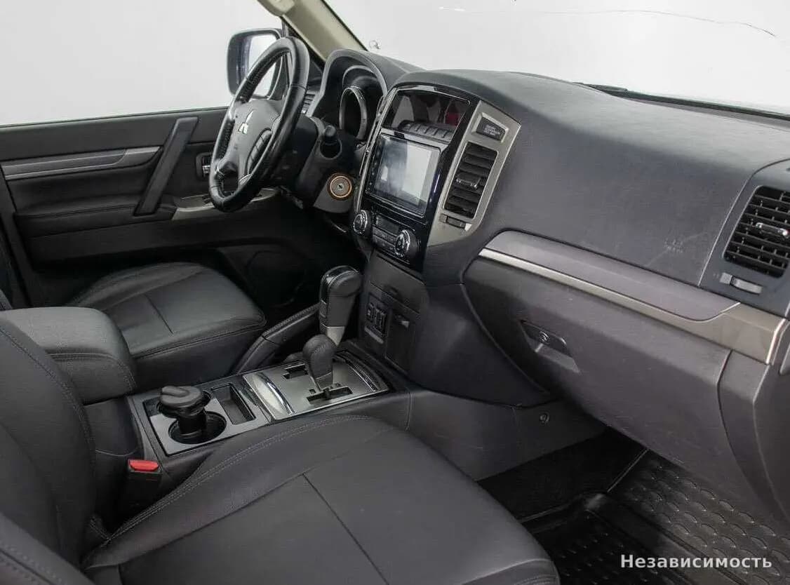 Mitsubishi Pajero 2017 с пробегом — фото 9