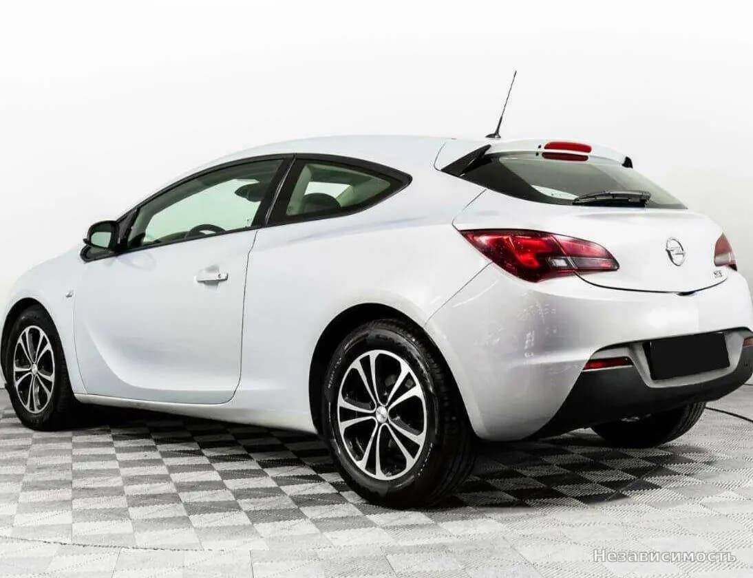 Opel Astra 2012 с пробегом — фото 7