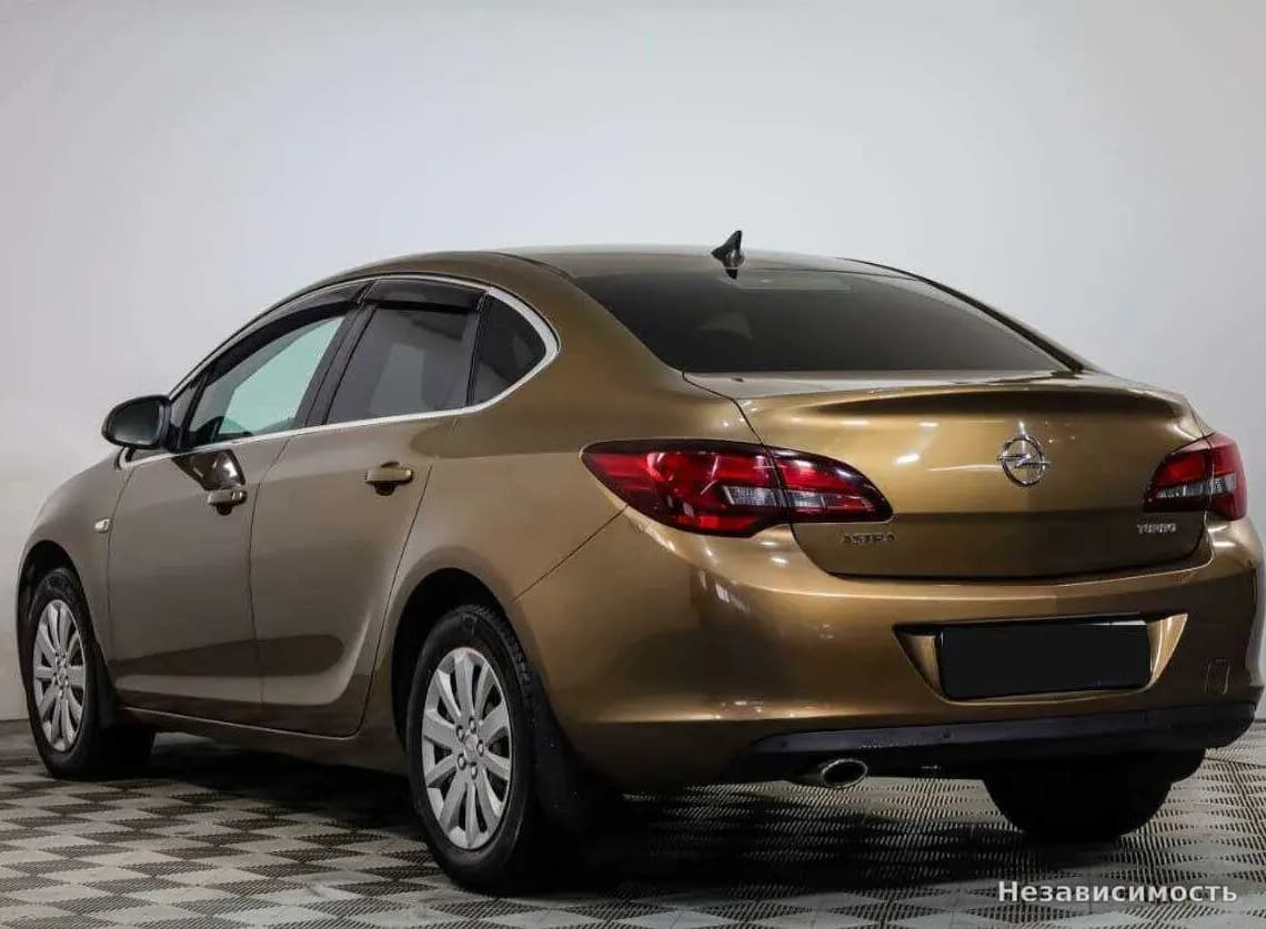 Opel Astra 2015 с пробегом — фото 6
