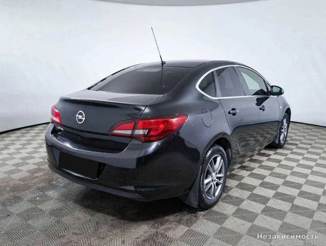 Opel Astra 2014 с пробегом — фото 5