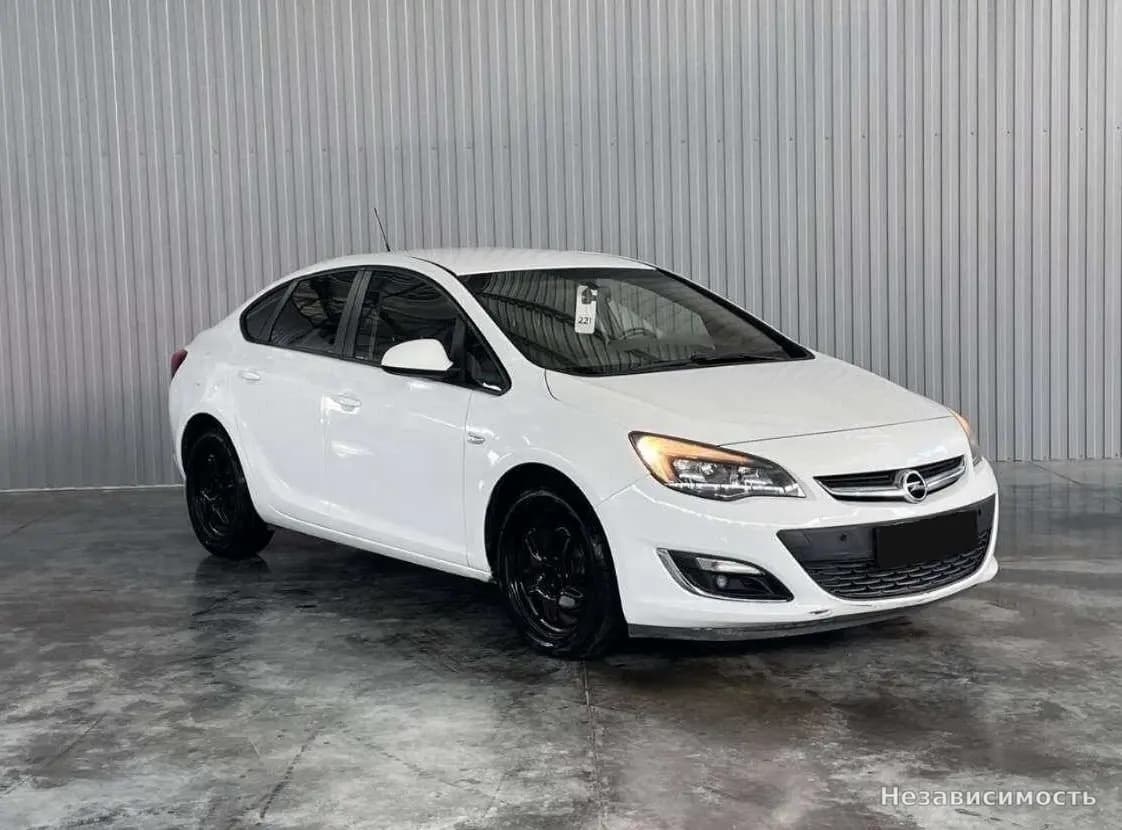 Opel Astra 2013 с пробегом — фото 3