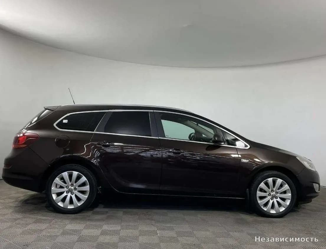 Opel Astra 2012 с пробегом — фото 4