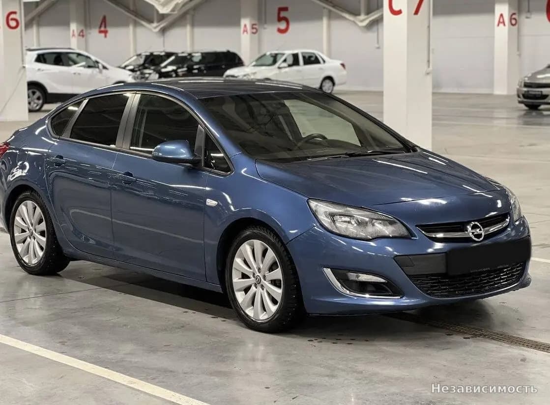 Opel Astra 2013 с пробегом — фото 3