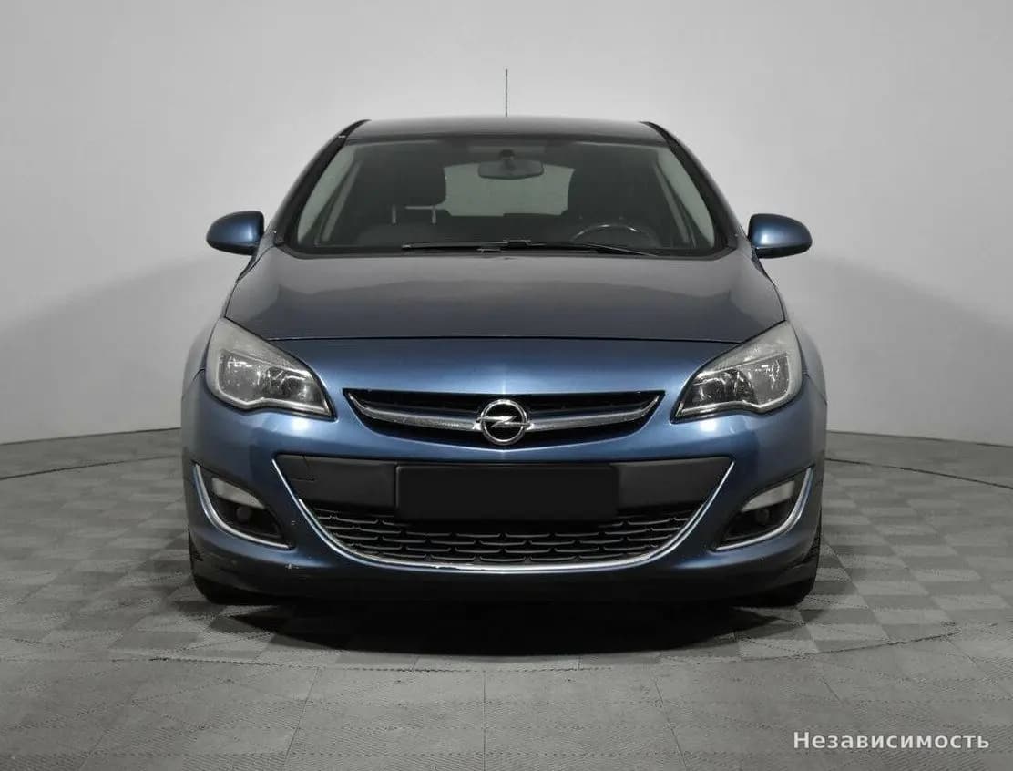 Opel Astra 2012 с пробегом — фото 2
