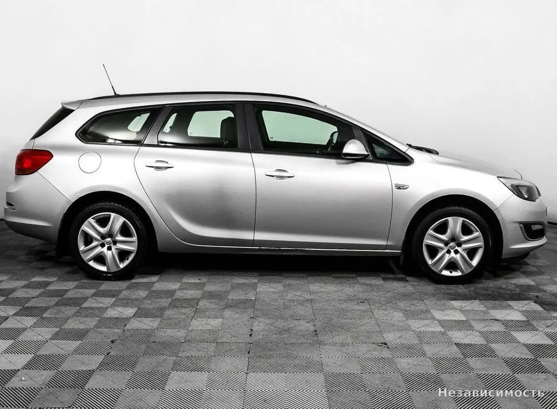 Opel Astra 2013 с пробегом — фото 4