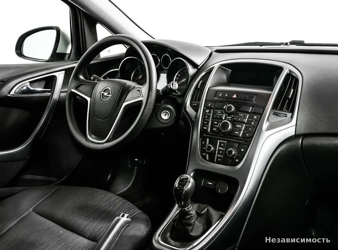 Opel Astra 2013 с пробегом — фото 9