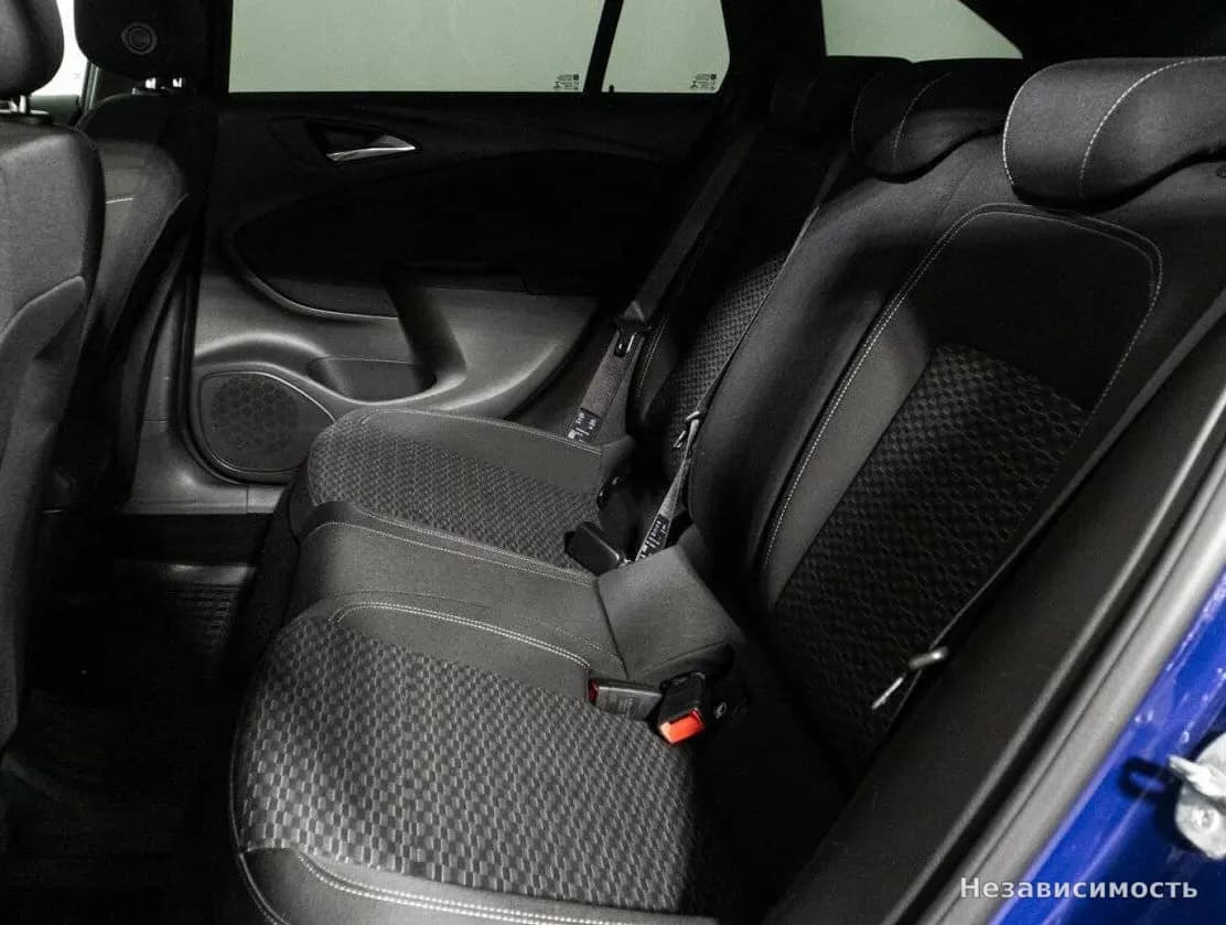 Opel Astra 2019 с пробегом — фото 10